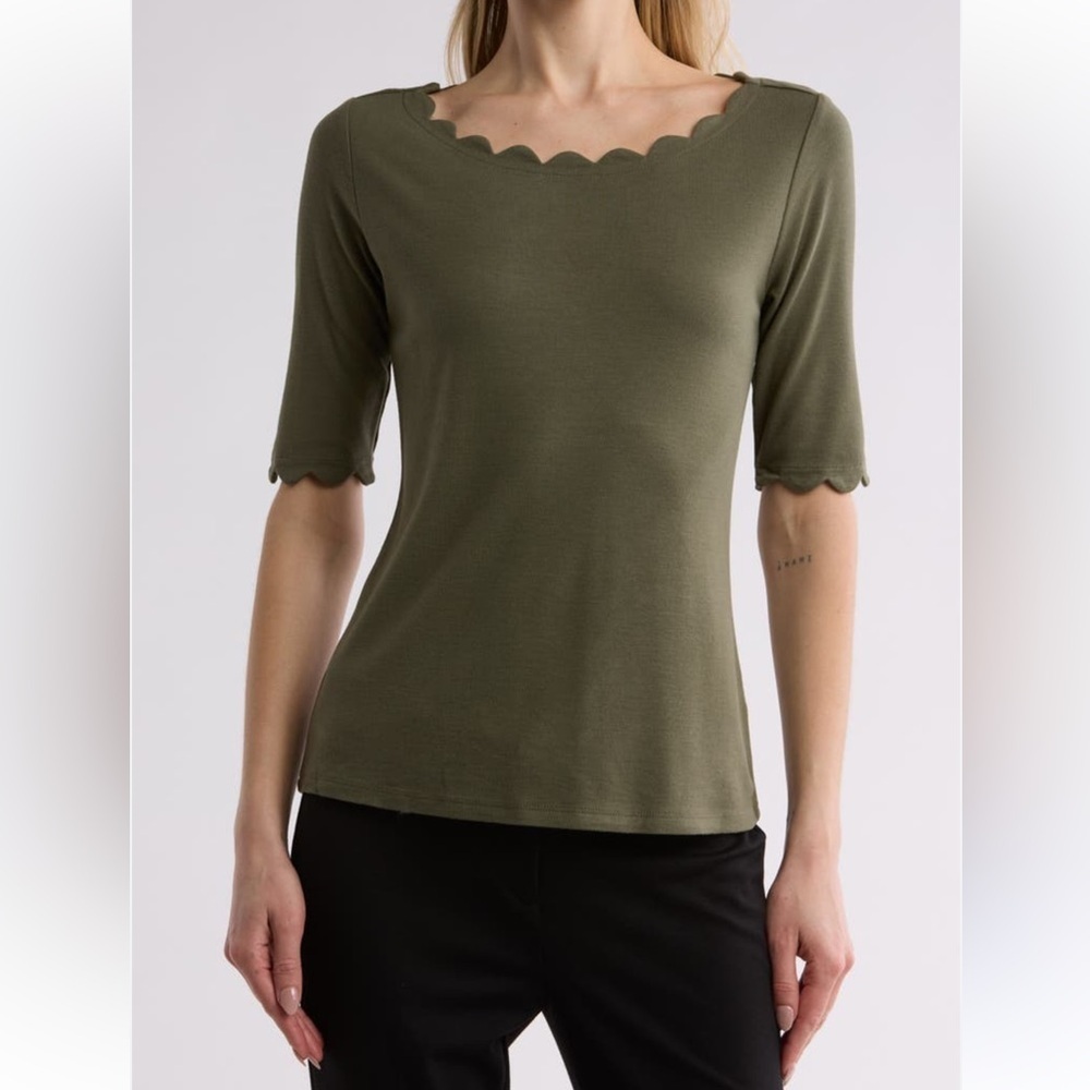 NWT T Tahari Scallop Trim T-Shirt Size Small
